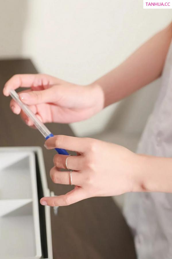   [XiuRen]高清写真图 2025.06.06 No.10373 茂木希子 白色护士服第4张图片